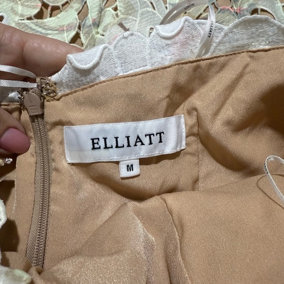 LIKE NEW Elliatt Adelynn Floral Lace Midi Dress Sz Medium - Picture 14 of 15